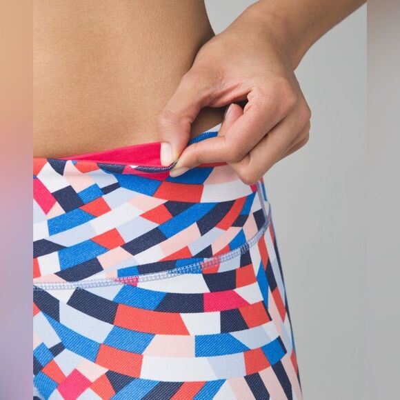 Lululemon | Wunder Under Crop III Capoeira Multi Abstract Design 6 - Picture 4 of 10